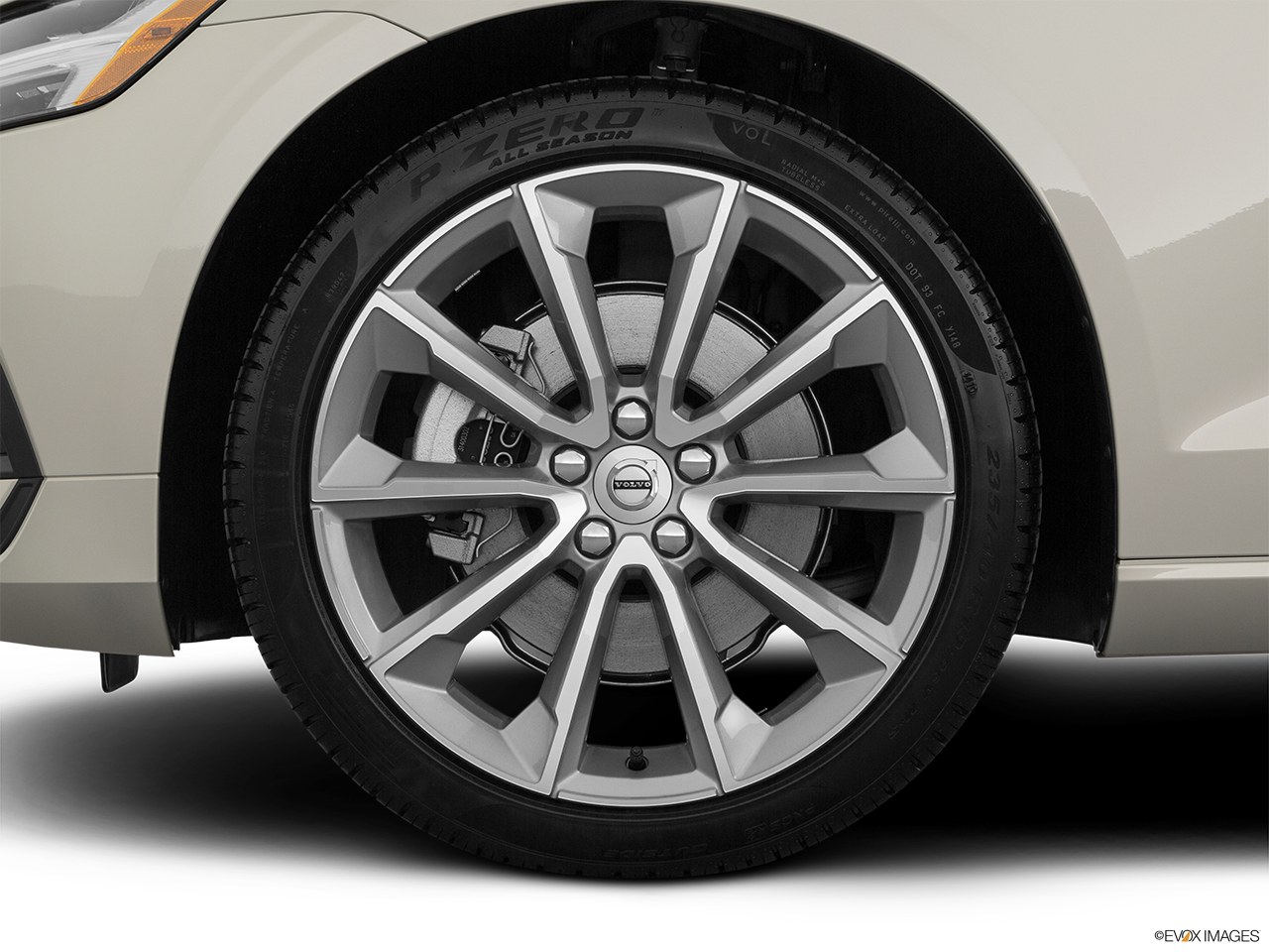 2023 Volvo V60 Recharge photo