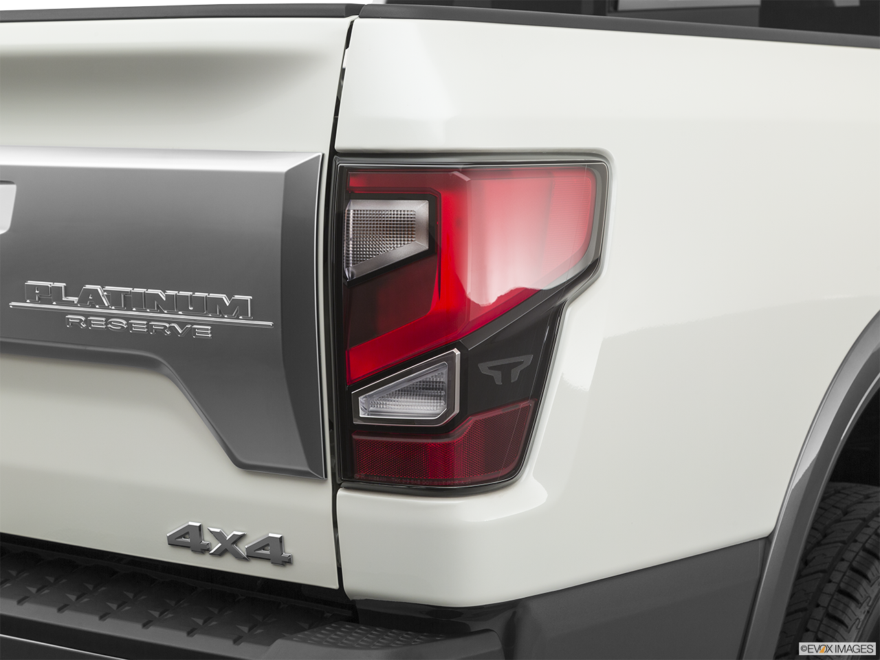 2023 Nissan Titan XD photo